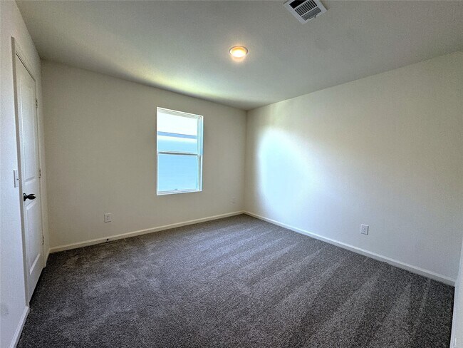 Building Photo - 8219 Vacek Xing Wy