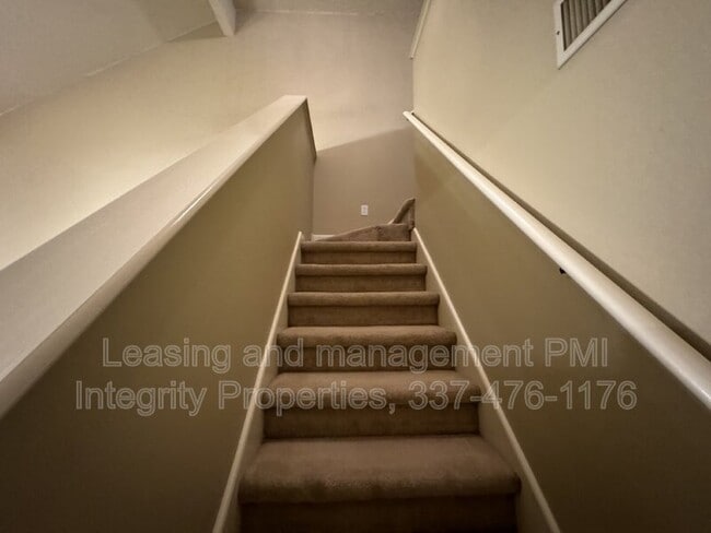 Building Photo - 109 Sugarcreek Dr