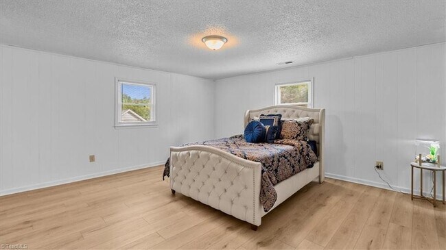 Building Photo - 1404 Denim Rd