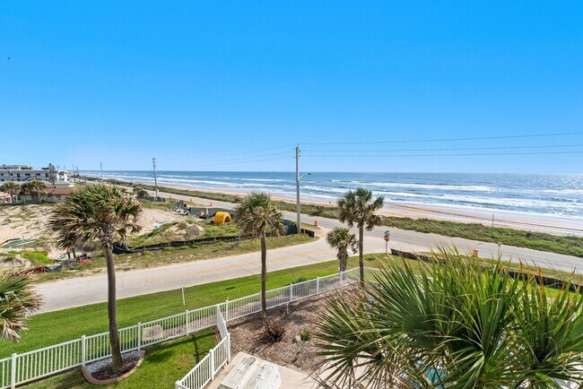 Building Photo - Oceanfront 2 Bedroom Condo with Stunning Views