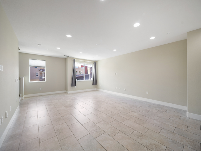 Building Photo - 6006 Charlotte Dr