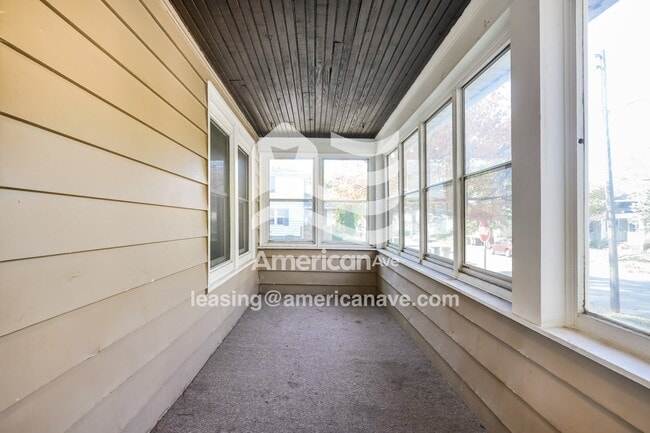 Building Photo - 1202 E Fox St