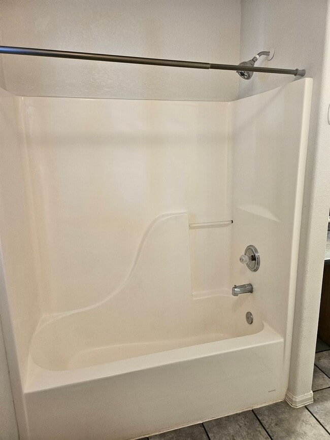 Building Photo - ALL PROSPECTIVE TENANTS MUST SUBMIT A $58 NON-REFUNDABLE APPLICATION FEE PER APPLICANT ONLINE AND...