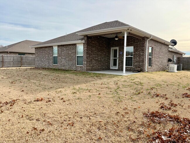 Building Photo - 2108 Birdie Ln