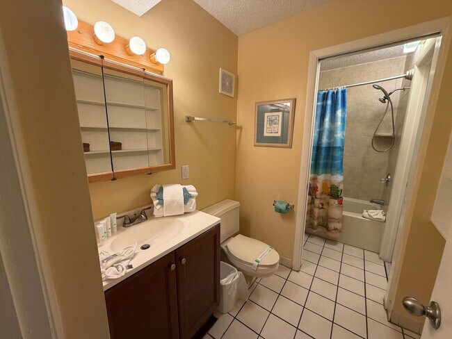 Building Photo - 8743 Thomas Dr