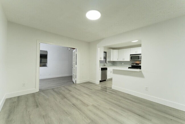 Building Photo - 1181 SW Sarto Ln