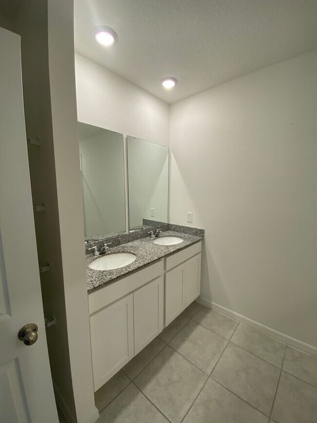 Building Photo - 3 Bedroom 2 Bath Home in Orchid Terrace for RENT!