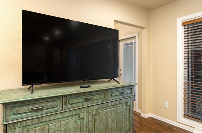 Building Photo - 2720 2nd Ave N