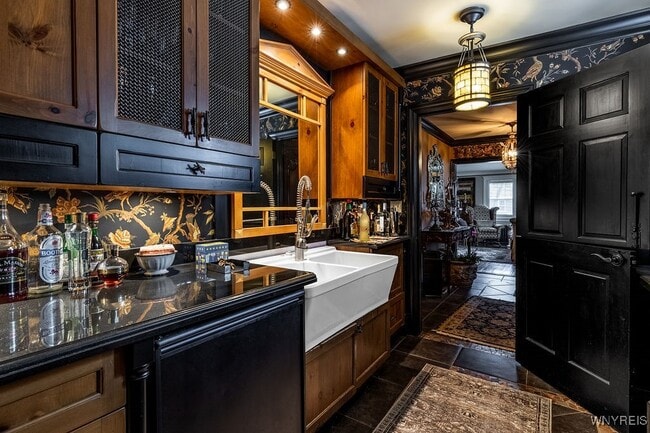 Building Photo - 72 N Long St