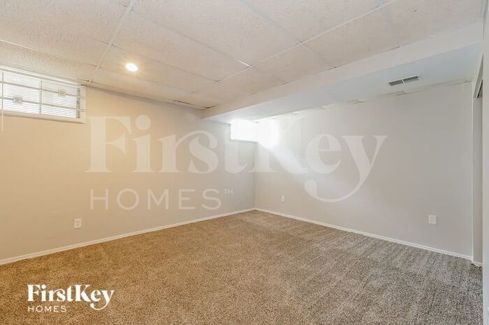 Building Photo - 11584 Earnshaw St