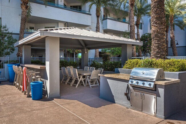 Building Photo - 945 E Playa Del Norte Dr