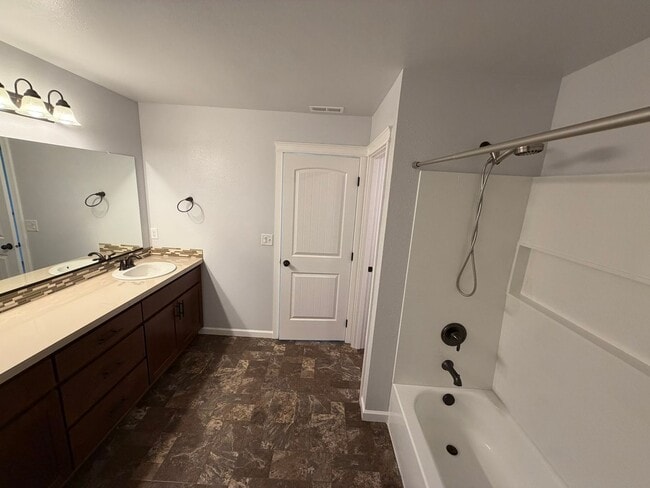Building Photo - Must See 4 Bedroom! ** MOVE IN SPECIAL**