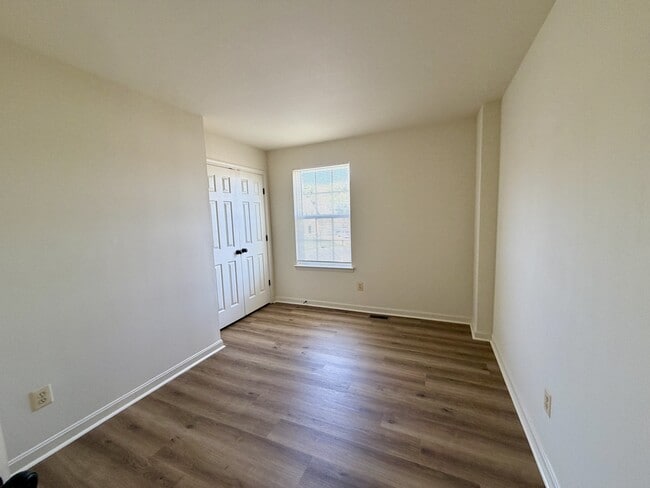 Building Photo - 197 Glenhurst Dr