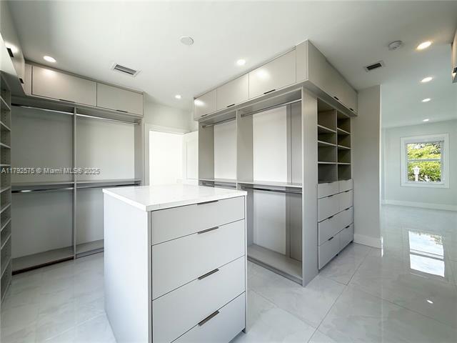 Building Photo - 927 SW 18th Ave