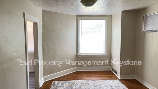 Building Photo - 33 Merritt Ave