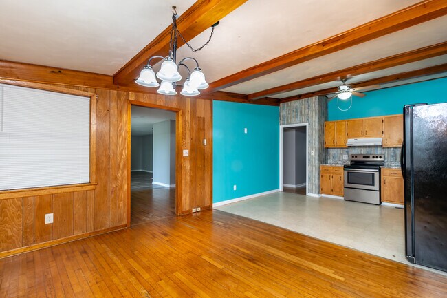 Building Photo - 630 Colonial Dr