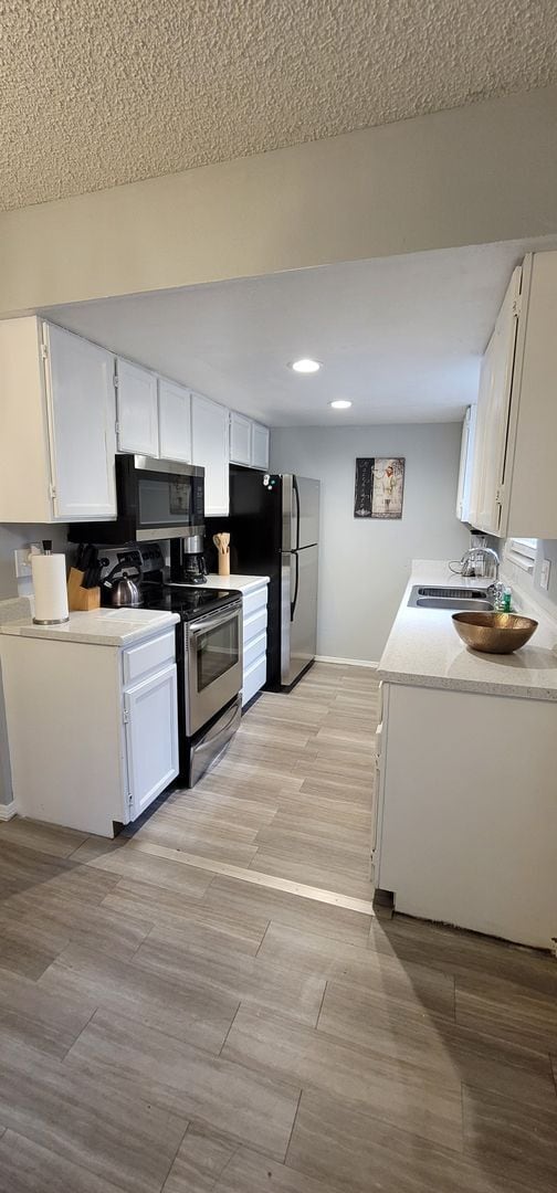 Building Photo - Charming Westside 2 Bedroom- pet friendly