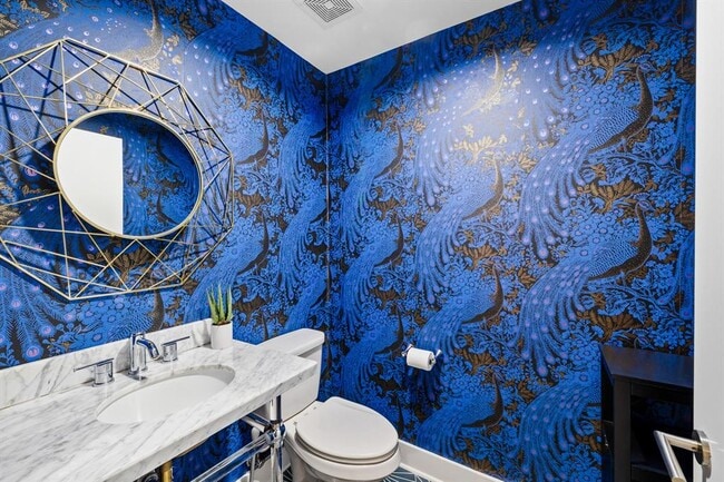 Building Photo - 603 Davis St