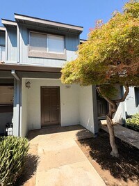 Building Photo - 2 WEEKS FREE RENT November Special - 3 bed...