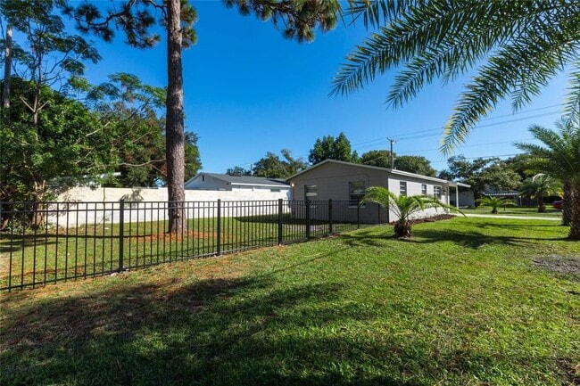 Building Photo - 6521 S Englewood Ave