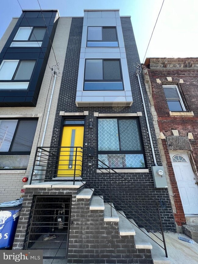 Building Photo - 1505 S 49th St