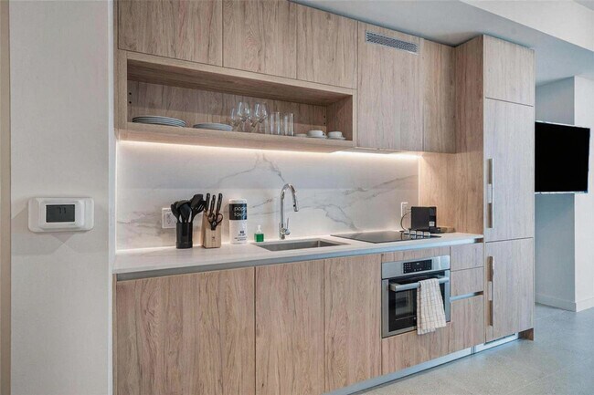 Building Photo - 601 N Miami Ave