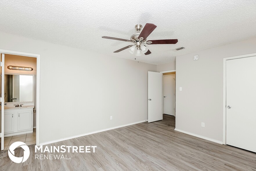 Building Photo - 6400 Rock Springs Dr