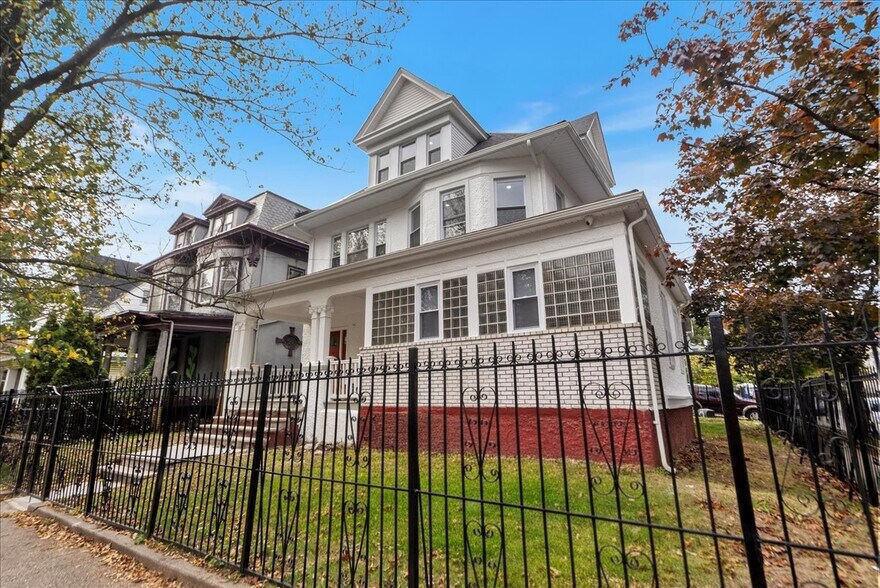 Building Photo - 815 S 12th St