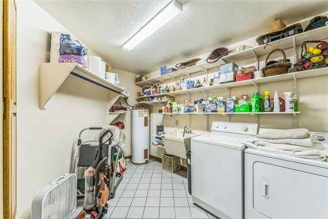 Building Photo - 404 Anderson Dr