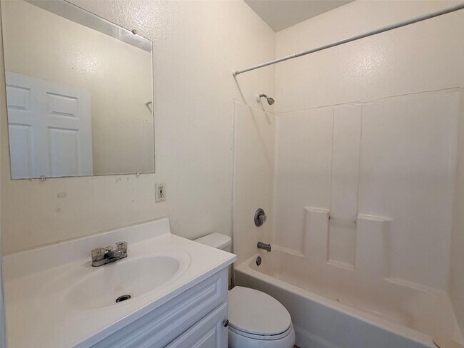 Building Photo - 251 Zimmerman Ave