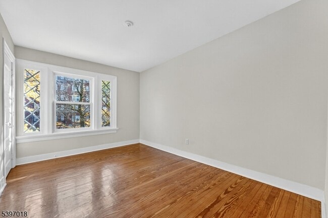 Building Photo - 94 Midland Ave