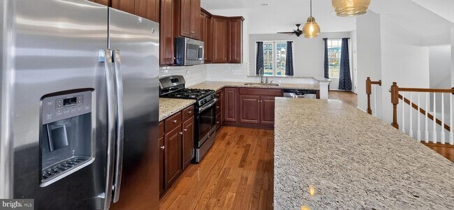 Building Photo - 5363 S Center Dr