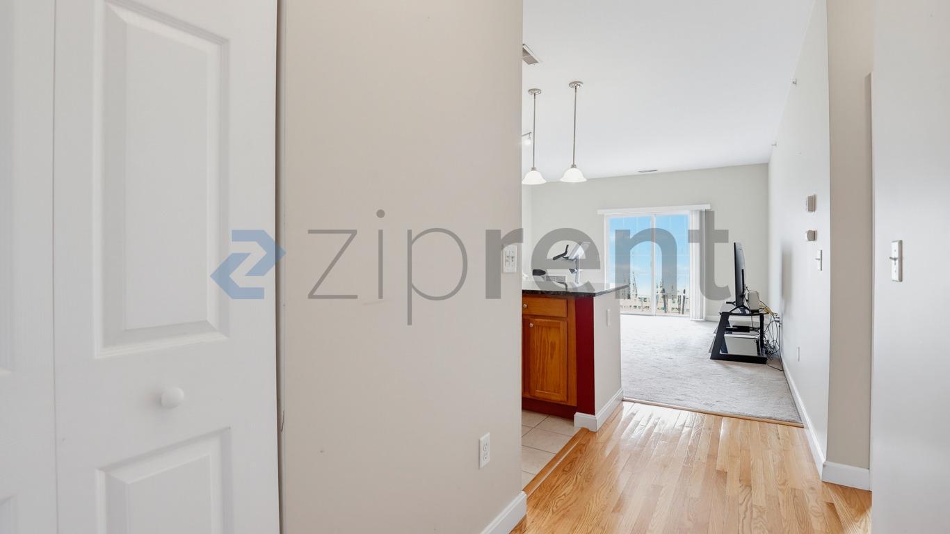 Building Photo - Unit 413
