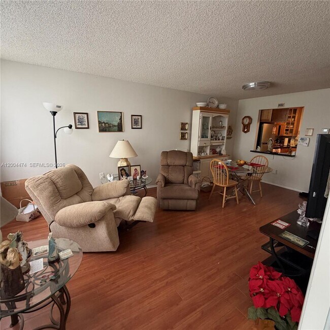 Building Photo - 9440 Tangerine Pl