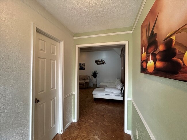 Building Photo - 17718 Surreywest Ln