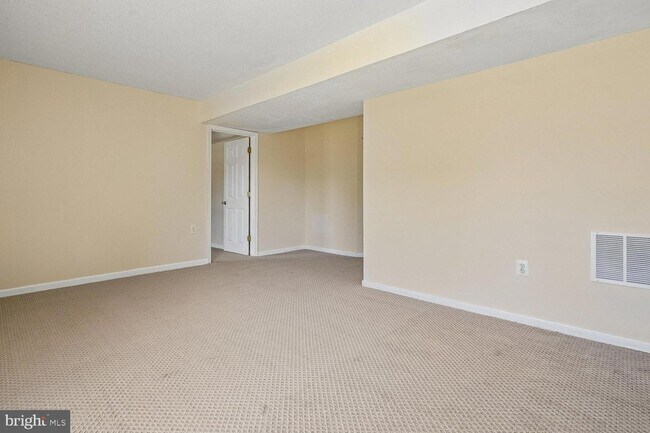 Building Photo - 14677 Cloverdale Rd