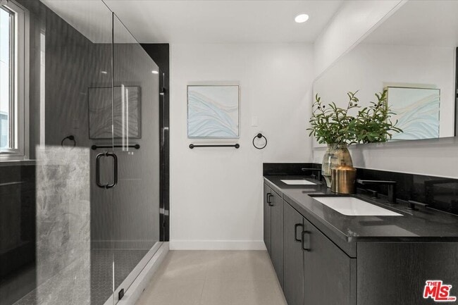 Building Photo - 1257 N Sweetzer Ave