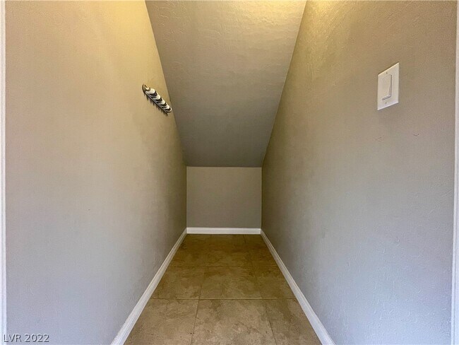 Building Photo - 354 Mezzaforte St