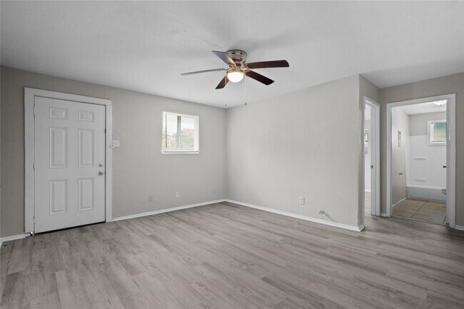 Primary Photo - 2328 Boss St