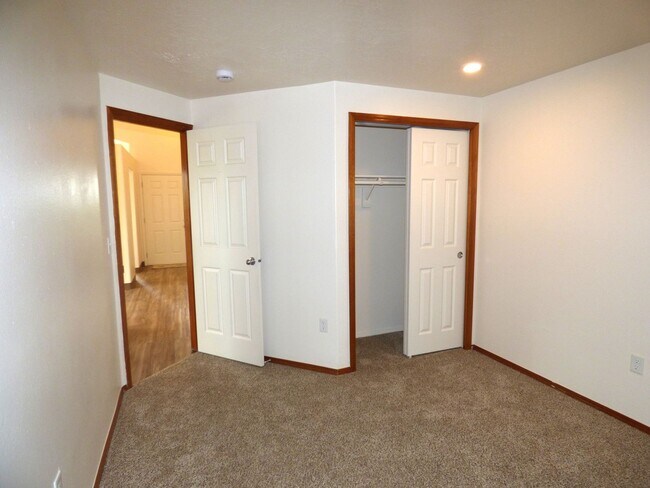 Building Photo - Rent Special: FREE August's Rent!! 3 bed 2 bath House in South Salem!