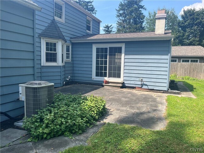 Building Photo - 10 Ely Dr