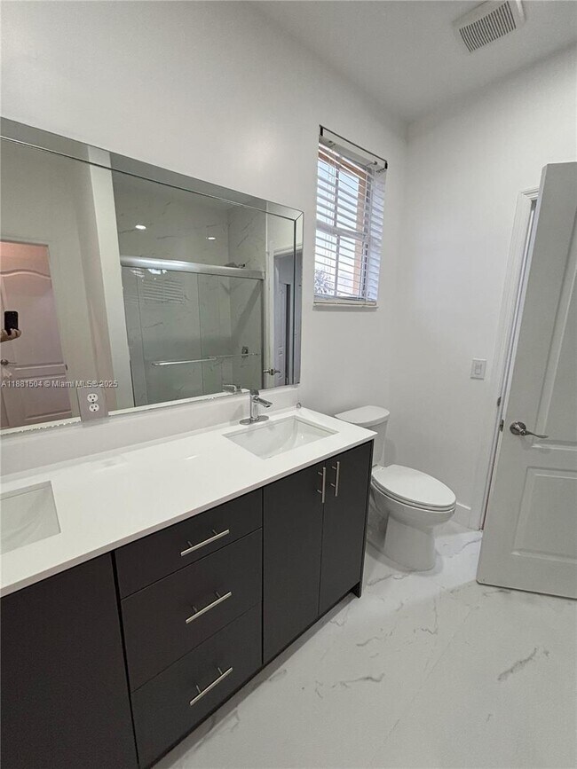 Building Photo - 2122 SW 151st Pl