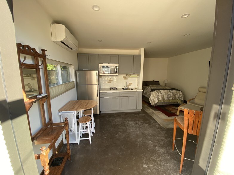 looking in to studio - 2258 Overland Ave