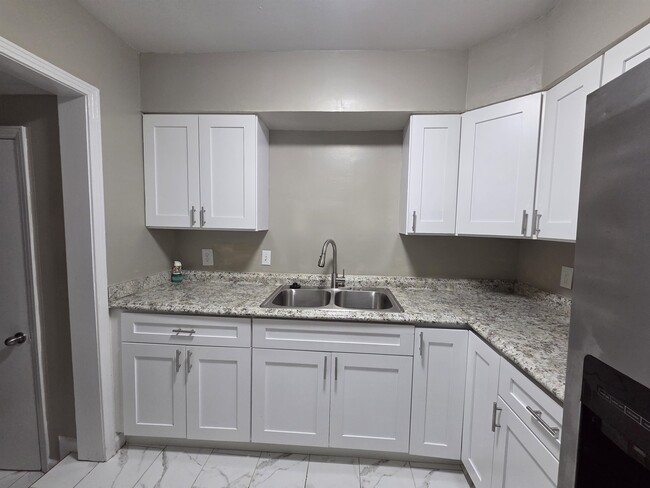 Building Photo - 1706 Echles St
