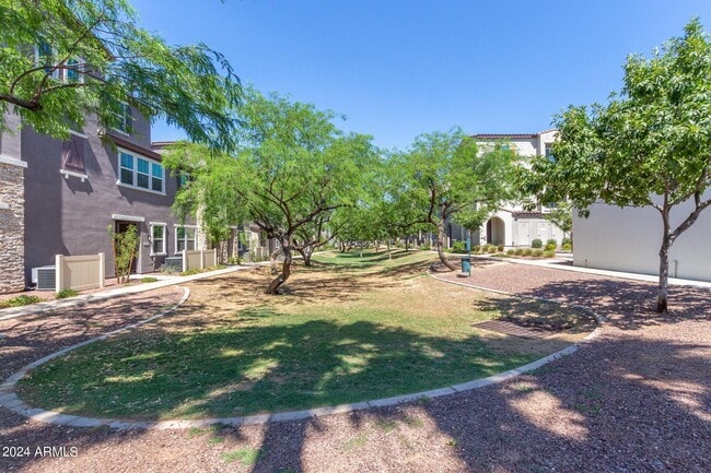 Building Photo - 2343 E Sunland Ave