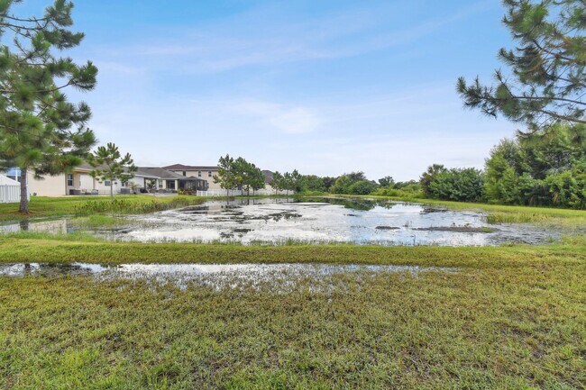 Building Photo - Spacious 4 Bed, 2 Bath Single Family Home ...