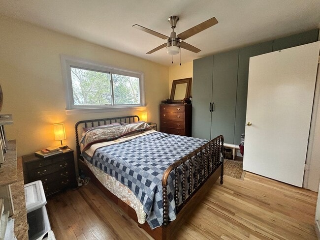 Building Photo - $0 DEPOSIT OPTION. Quaint 2 Bed, 1 Bath Ra...