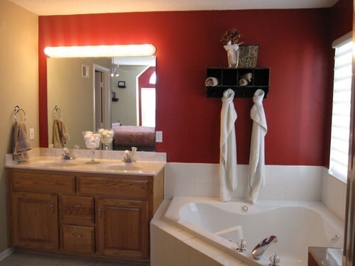 Building Photo - {12532} Immaculate Split-Level Home + Fenc...