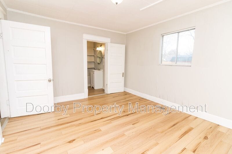 Building Photo - 1713 Carson Ave