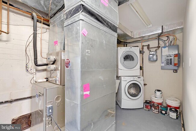 Building Photo - 3009 S Hill St